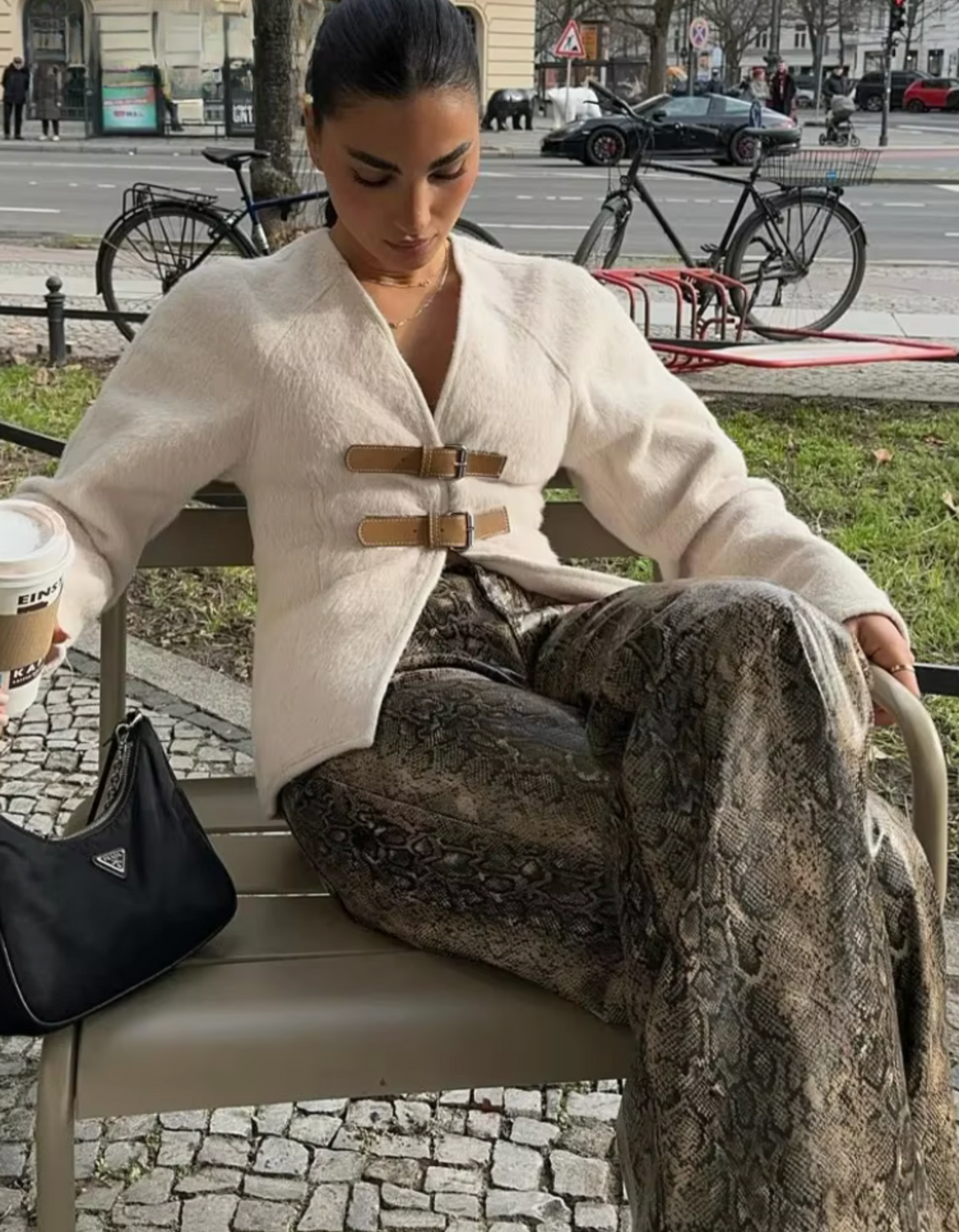 Stilla | Klassisk Strikjakke Med Stropper