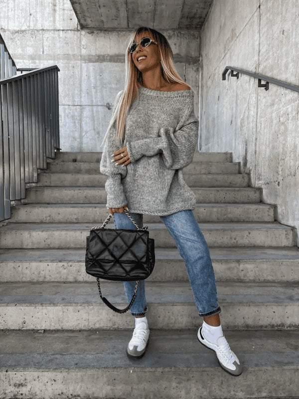 Stilla | Locker Strikket Damepullover med Skulderfri Design