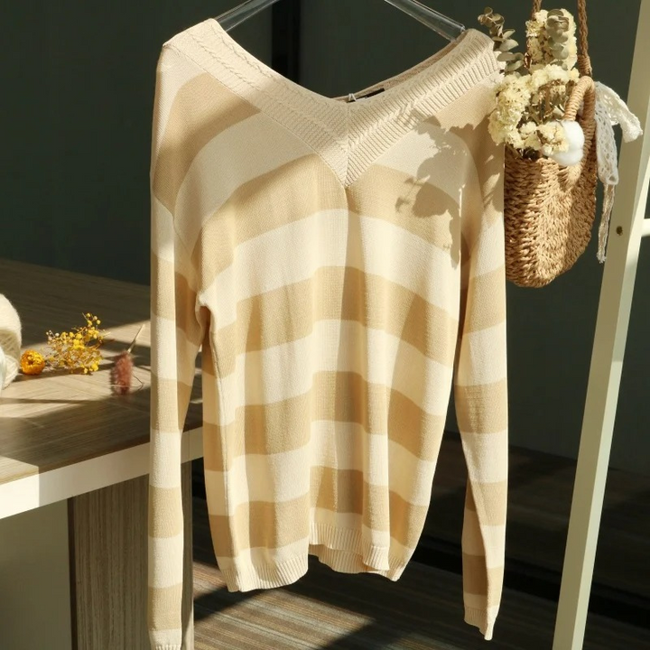 Stilla | Damepullover I Trendy Stribet Design, Løs Pasform Model Med V-hals