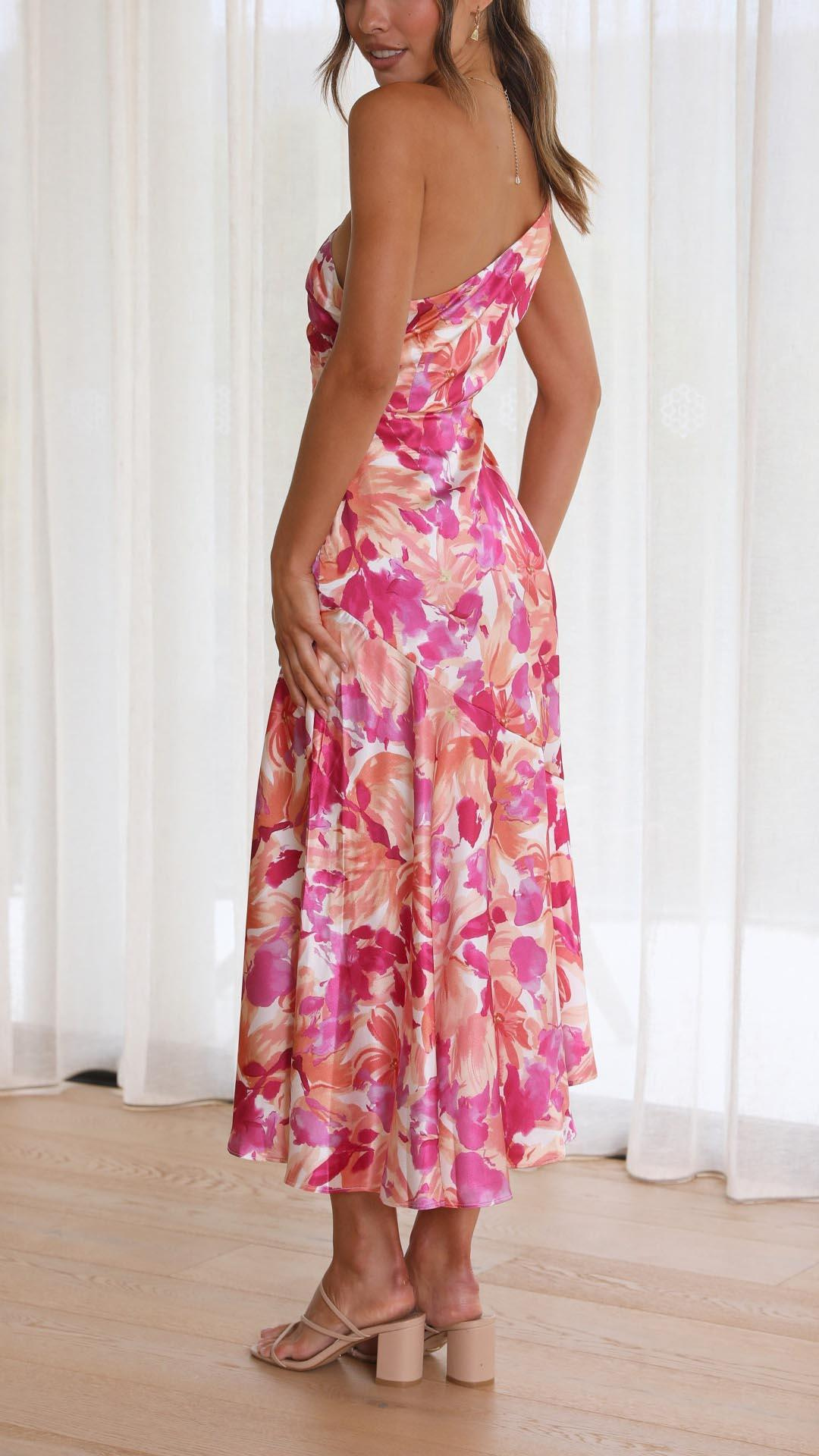 Stilla | Asymmetrisk Blomstret Satin Kjole