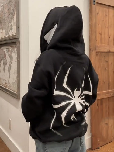 Stilla | Hoodie med Lynlås og Edderkoppemønster
