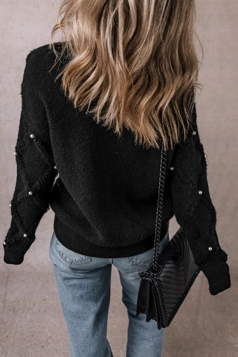 Stilla | Rundhalset Pullover Med Lange Ærmer og Perledetalje