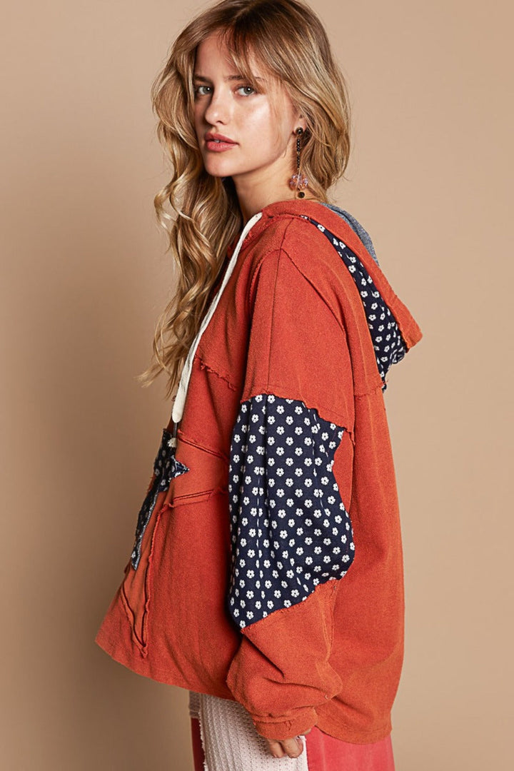 Stilla | Hættebluse French Terry Med Rå Kant Pol Star Patchwork
