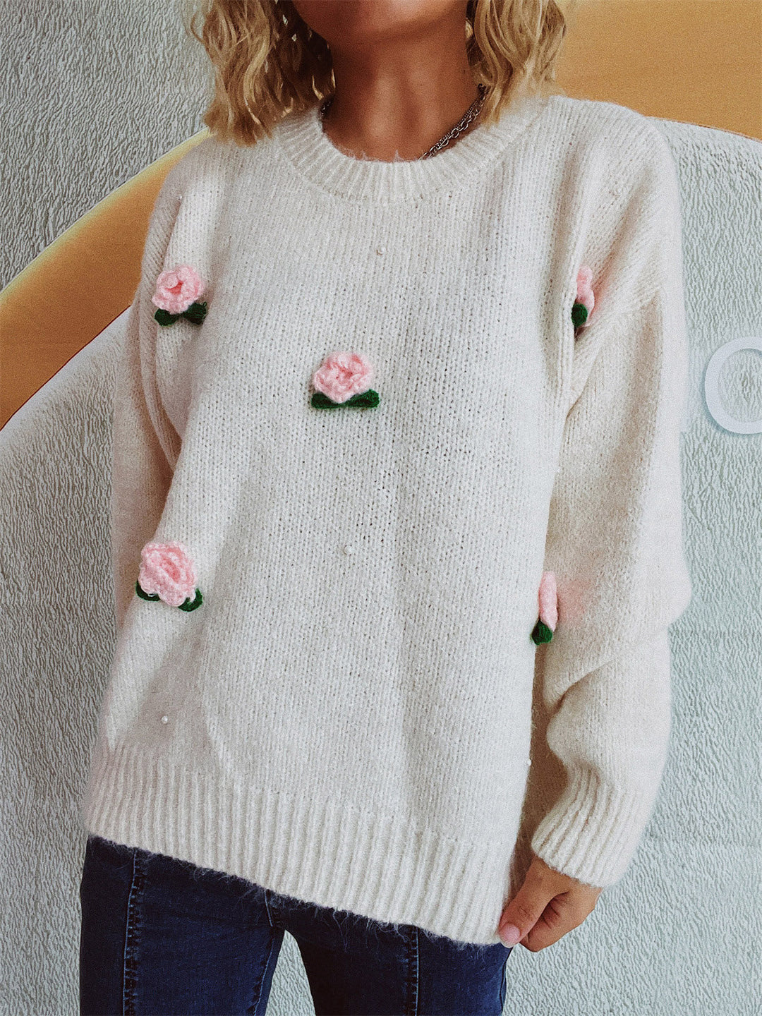 Stilla | Pullover med lange ærmer og rund blomsterudskæring