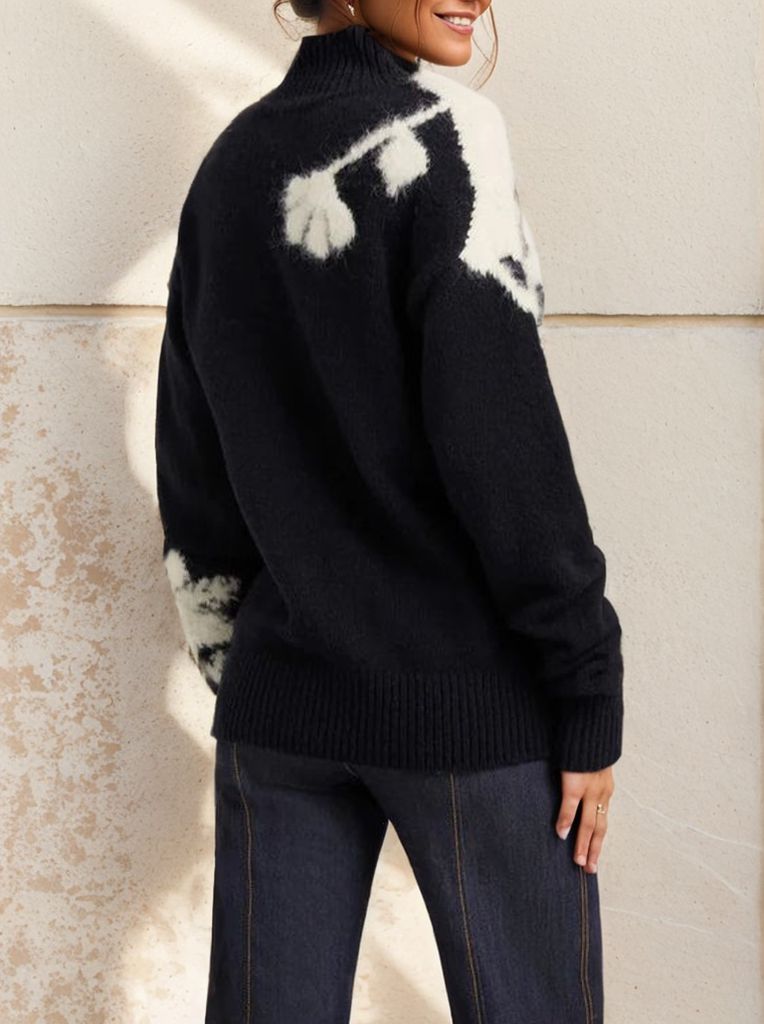 Stilla | Moderne Pullover Med Rund Halsudskæring og Blomstertryk og Lange Ærmer