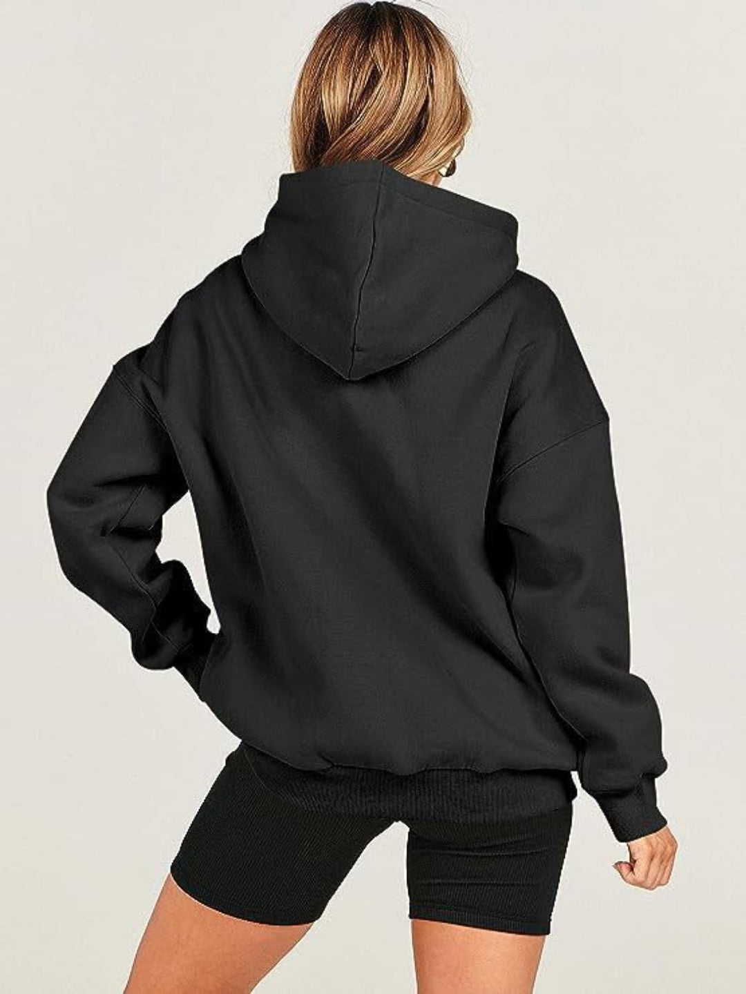 Stilla | Hoodie med lange ærmer og faldende skuldre