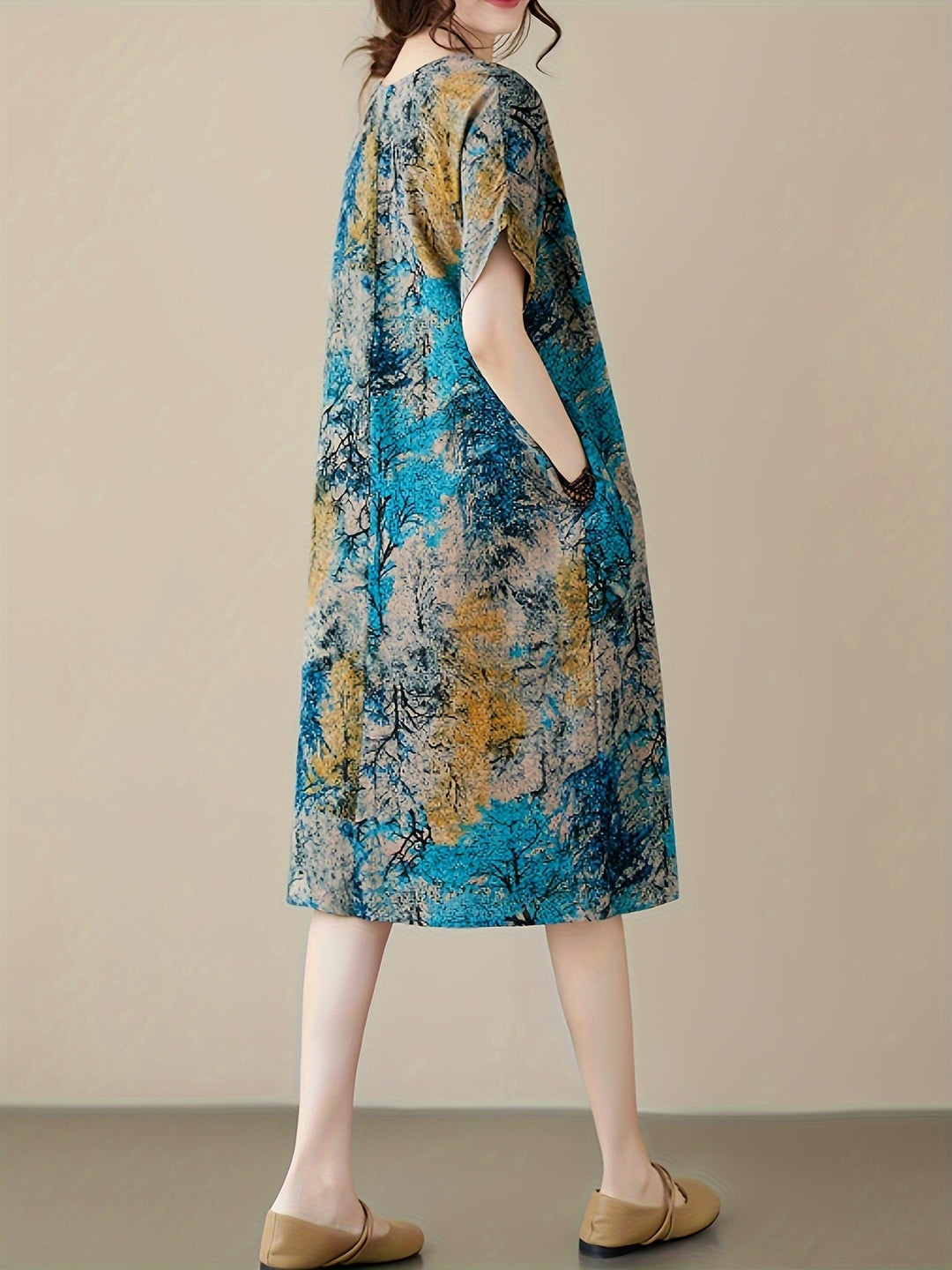 Stilla | Afslappet Linned Kjole Plus Size Kjole Med Blomster, Rund Hals Og Lommer