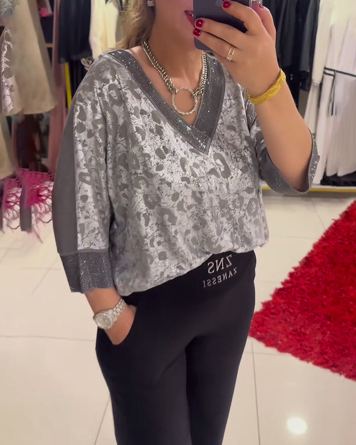 Stilla | Casual Trykt Bluse med V-Udskæring