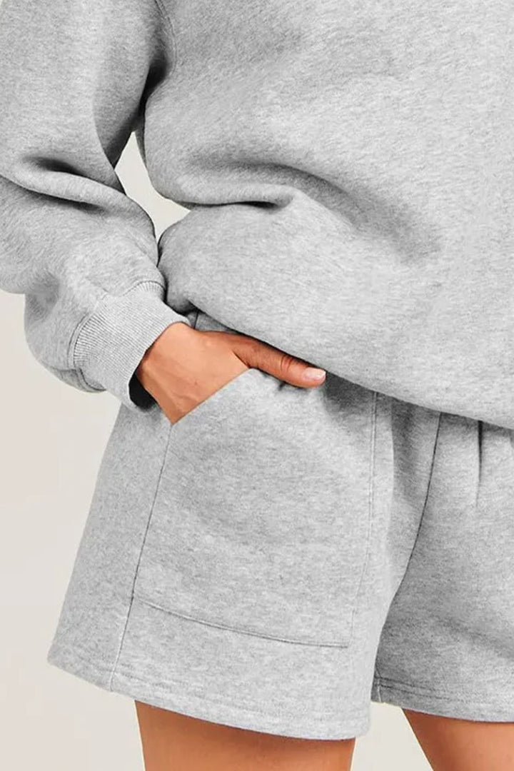 Stilla | Sæt Sweatshirt og Shorts Med Rund Halsudskæring og Faldende Skuldre