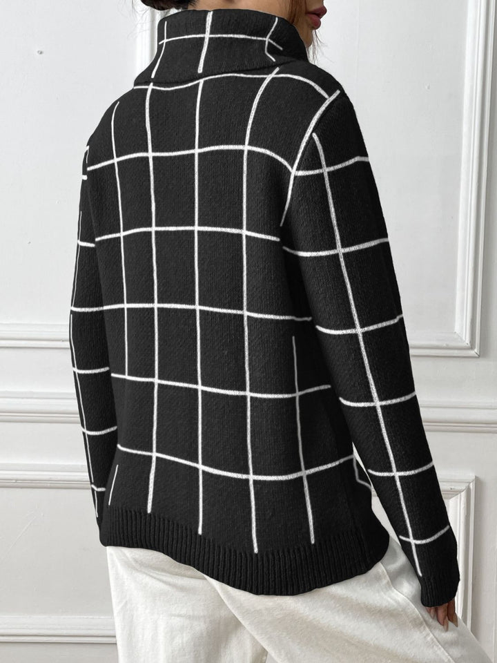 Stilla | Pullover med høj hals og lange ærmer med hjerteformet ternet mønster