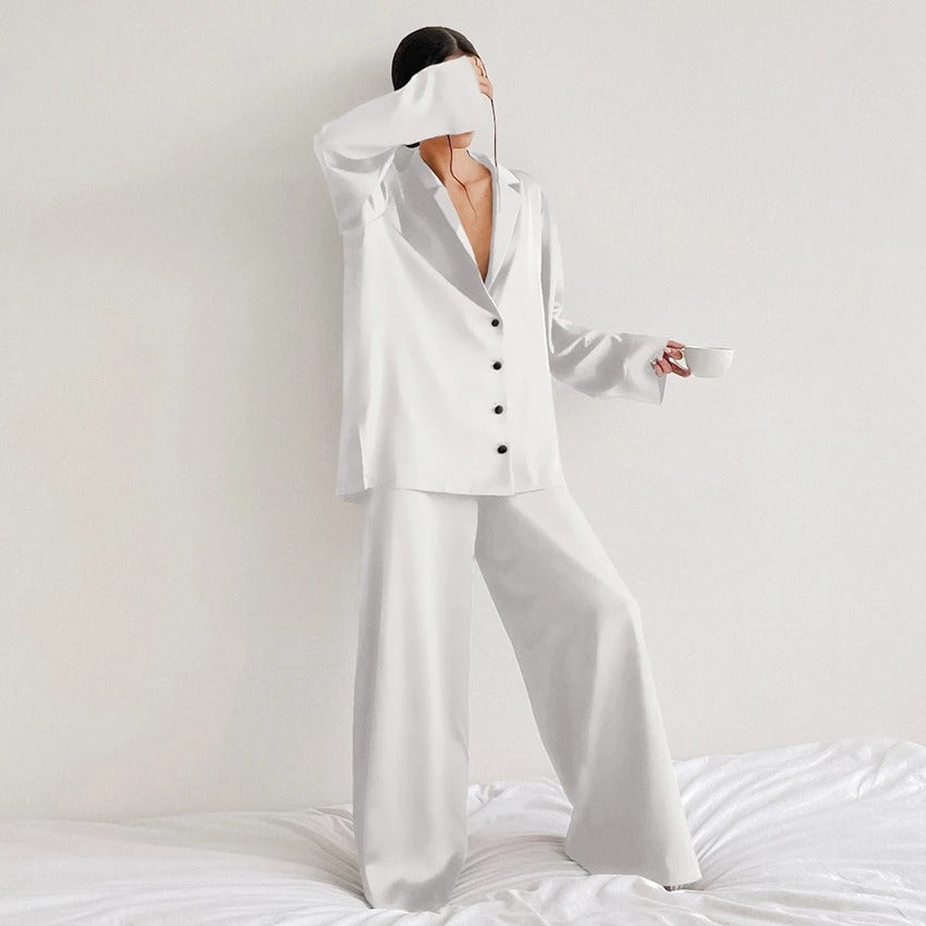 Stilla | Størrelse Seidenpyjamasæt Med Elegante Detaljer