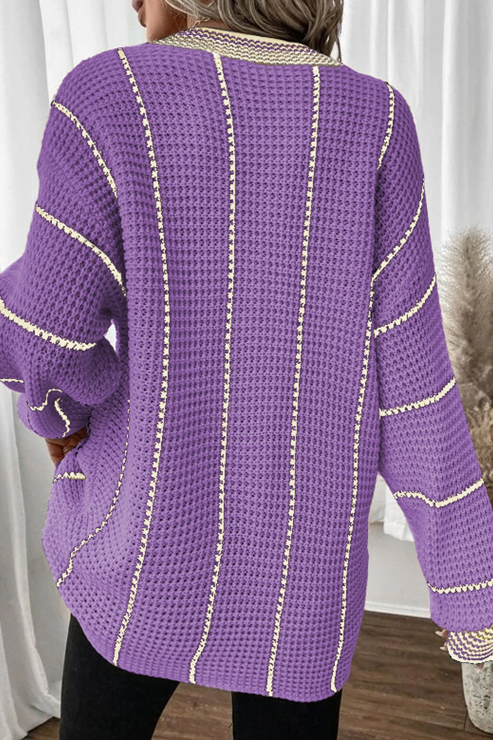 Stilla | Stribet Pullover med V-udskæring og Nedsænkede Skuldre