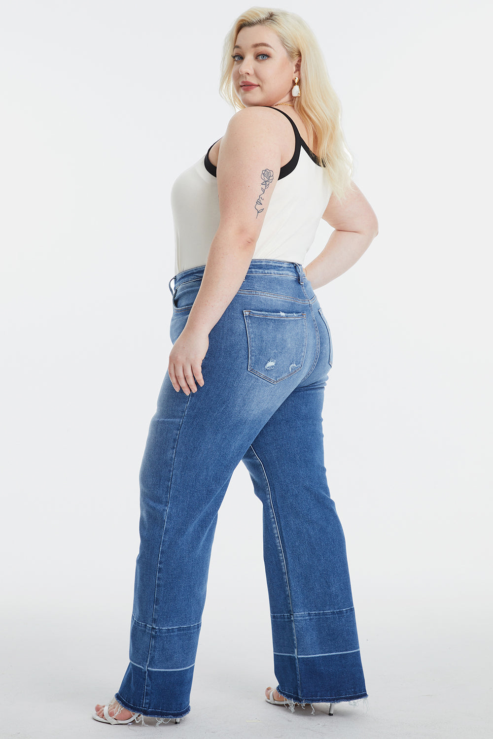 Stilla | Full Size Høj Talje Kattev Whisker Bred Skinds Jeans