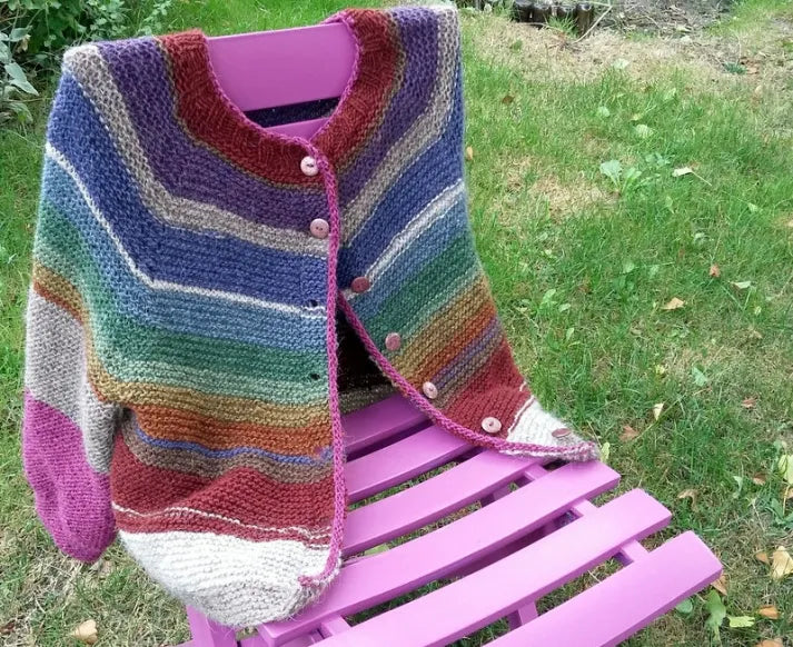 Stilla | Varmer islandske pullover med vintage regnbueknapper