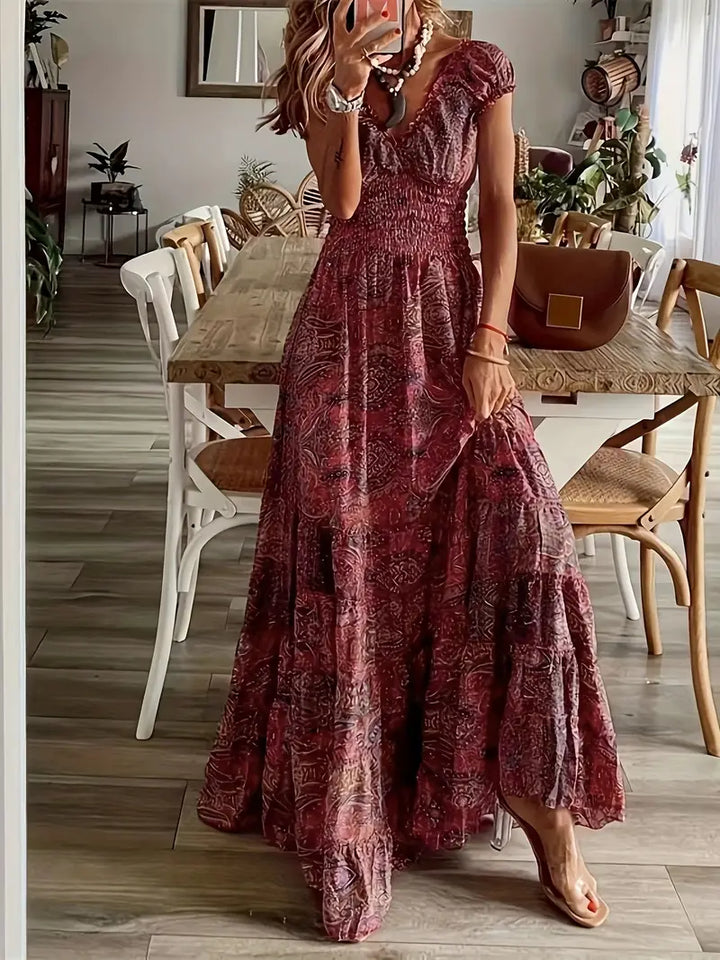 Stilla | Sommerkjole Med Blomsterprint, Figursyet Talje Og Flydende Silhuet