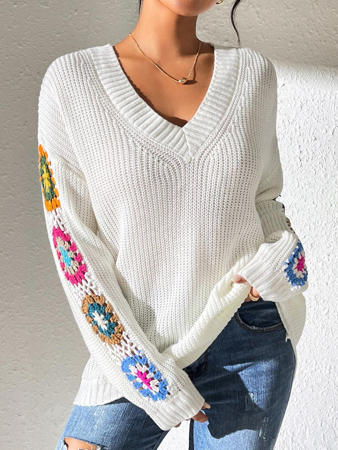 Stilla | Sweater V-udskæring med Hæklede Blomster-Mønster