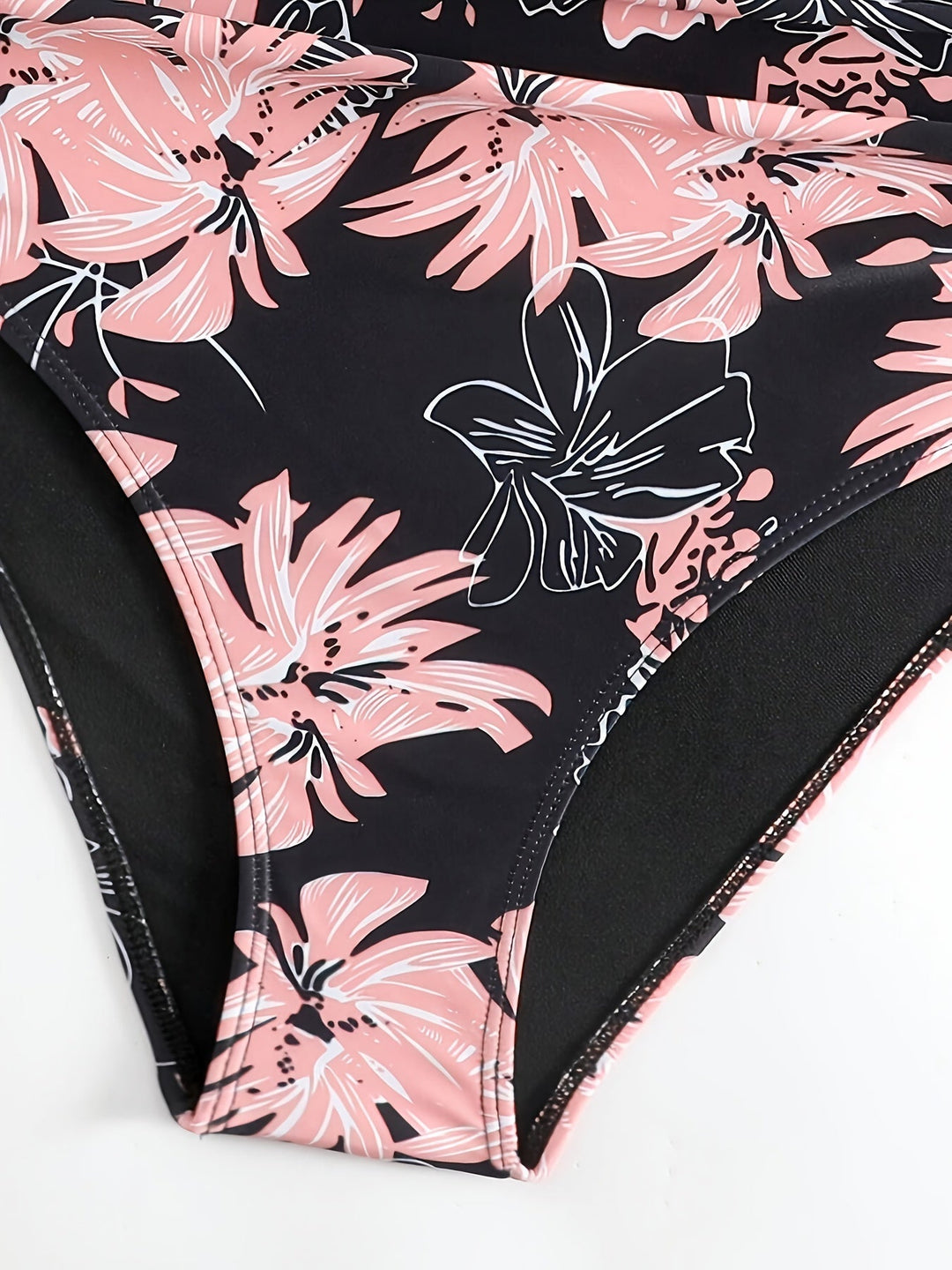 Stilla | Seksuel Badedragt Med Blomstermotiv Halterneck, Tætsiddende, Perfekt Til Stranden Og Sommeren