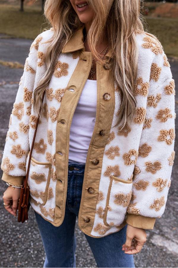 Stilla | Helt beige Fransk Fleecejakke Med Smukt Blomsterprint Og Knapper
