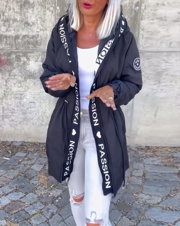 Stilla | Damejakke med snor og bogstavtryk