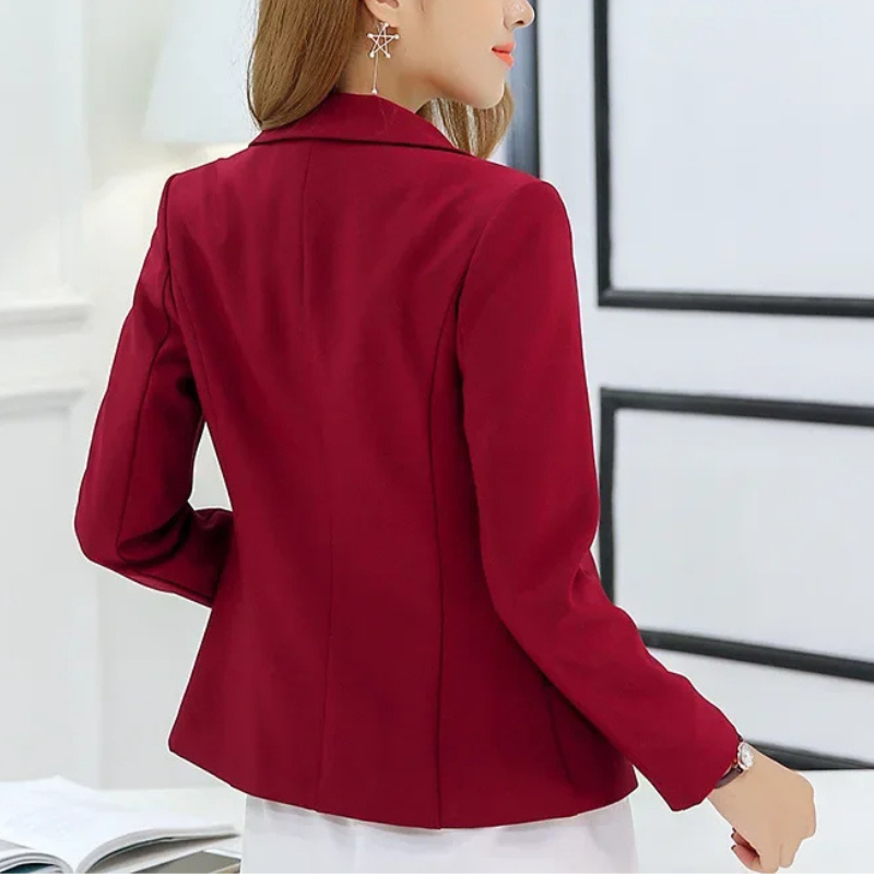 Stilla | Elegant Dame Blazer Med Knaplukning Ved Anklen