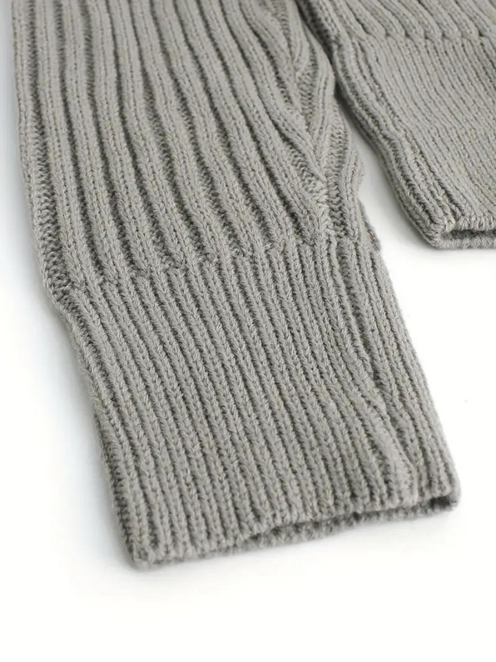 Stilla | Pullover i ribstrik med asymmetrisk udskæring