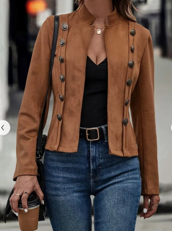 Stilla | Kort Suede Jakke Med Dekorative Knapper