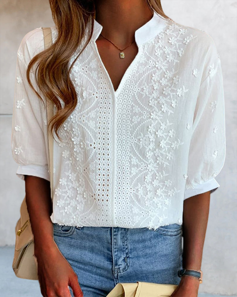Stilla | Broderet V-hals Bluse