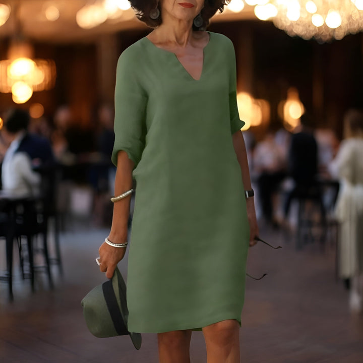 Stilla | Elegante Kjole Med V-udsnit