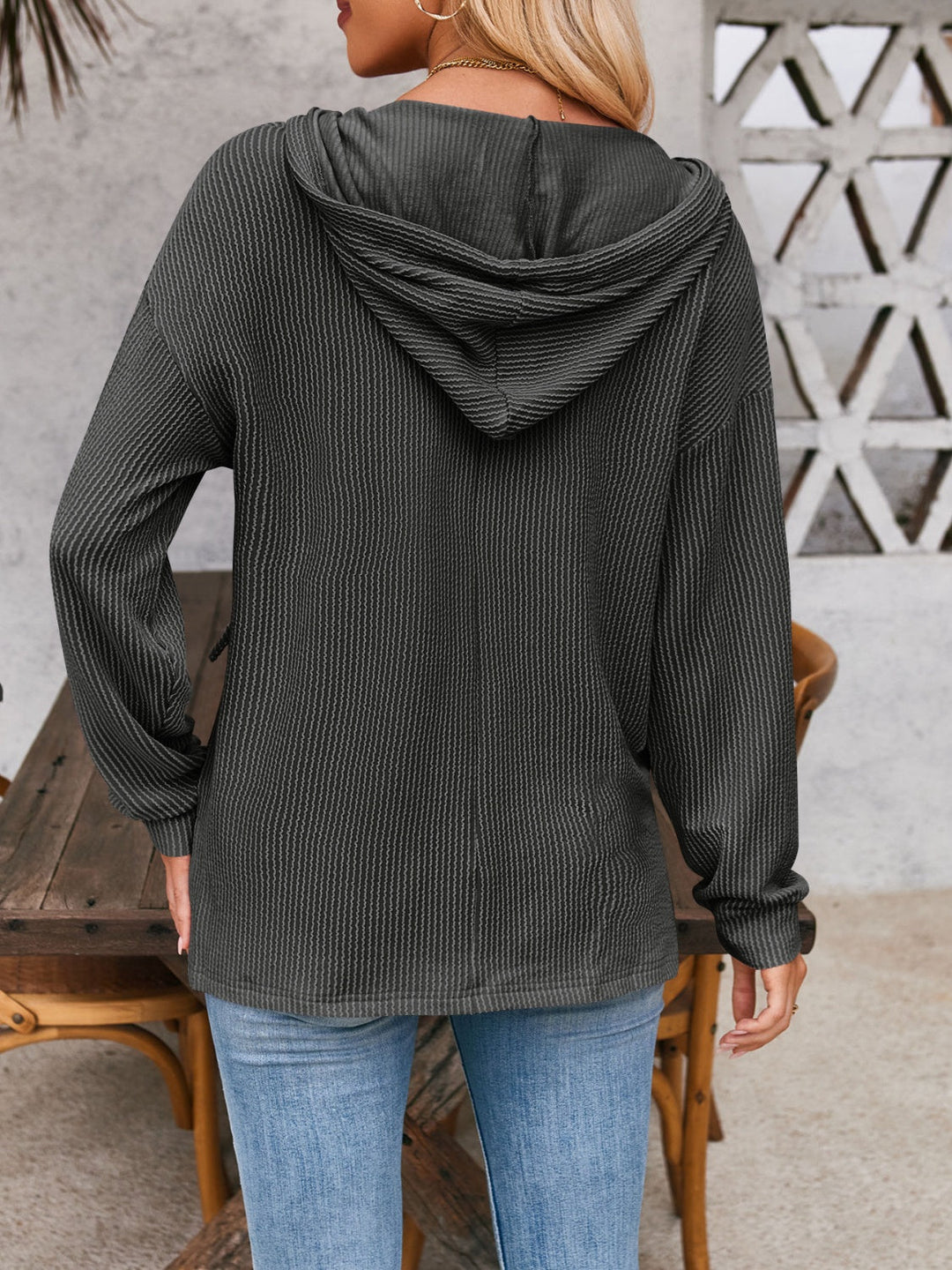 Stilla | Sweatshirt med hætte Double Take med snor, nedadgående skuldre og lange ærmer
