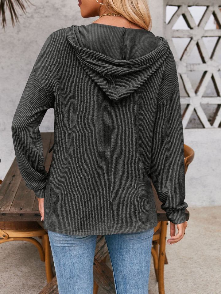 Stilla | Sweatshirt med hætte Double Take med snor, nedadgående skuldre og lange ærmer