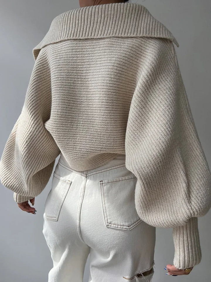 Stilla | Cozy Strikket Sweater med Lanterneærmer og Åben Krave