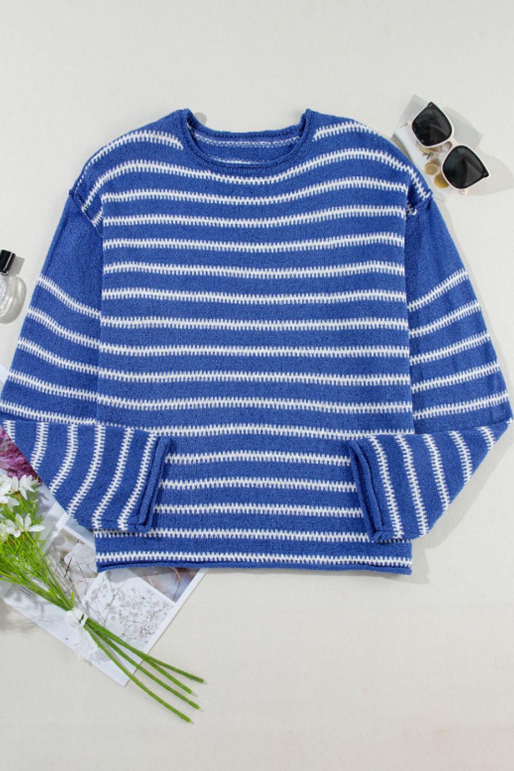 Stilla | Stribet Sweater Med Rund Halsudskæring og Faldende Skuldre