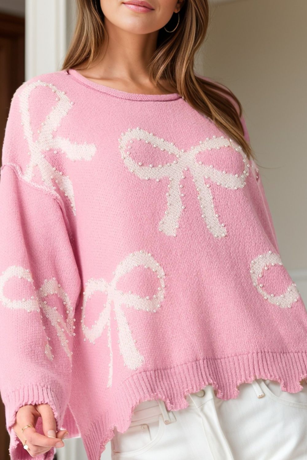 Stilla | Rundhalset Pullover Med Lange Ærmer og Perler samt Sløjfedetalje