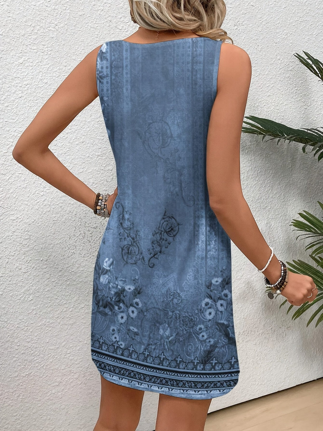 Stilla | Elegant Blå Kjole Med Blomster Uden Ærmer Damekjole Til Sommeren