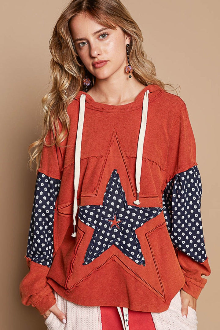 Stilla | Hættebluse French Terry Med Rå Kant Pol Star Patchwork