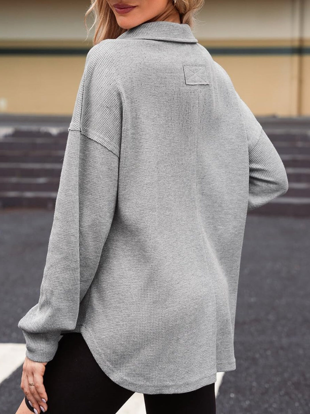 Stilla | Sweater med Johnny krave i struktureret strik med lange ærmer