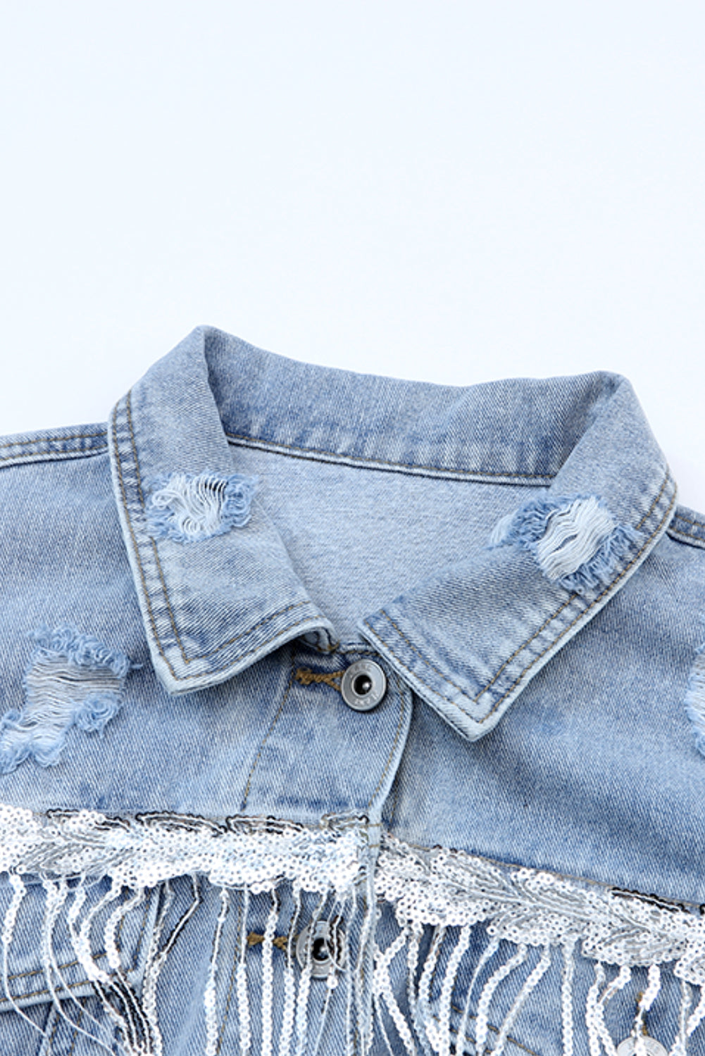 Stilla | Frynse trim distressed knap-up denimjakke
