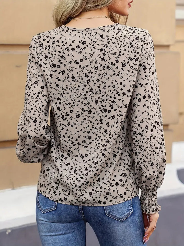 Stilla | Romantisk Bluse Med Blomster Og Lanterneformede Ærmer Elegant Bluse Med V-Udskæring