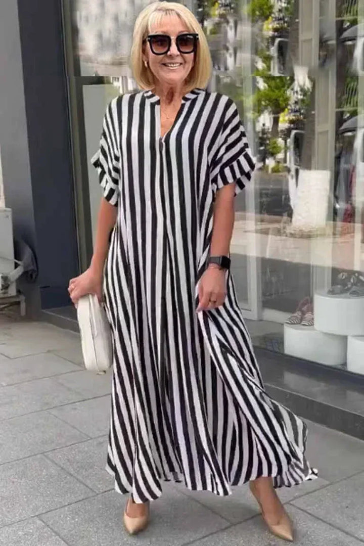 Stilla | Boho Kjole Med Korte Ærmer og Splittet Stribet Cardigan