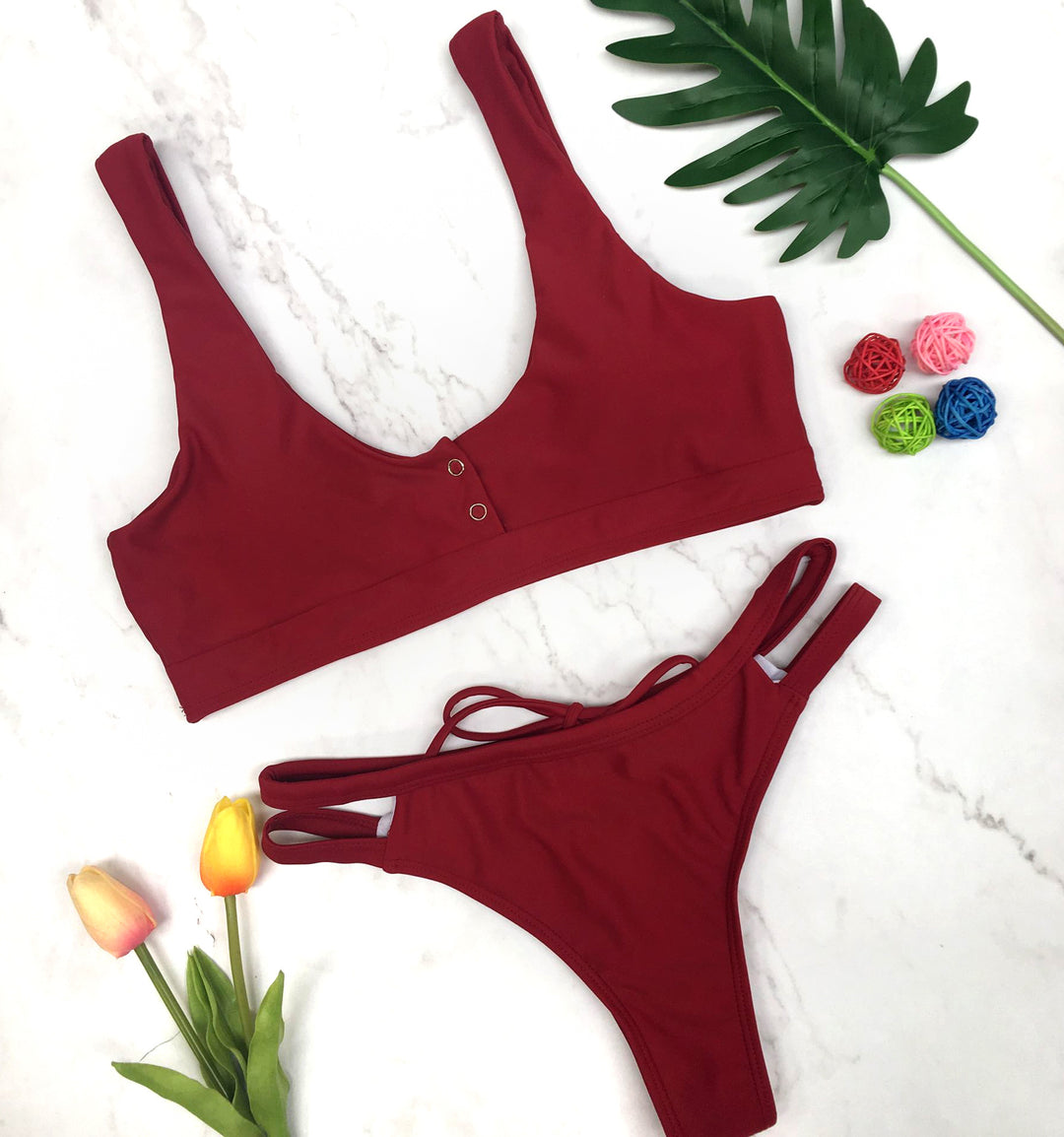 Dame bikini sæt med smagfulde cut-out detaljer og moderne knytedetalje Stilla