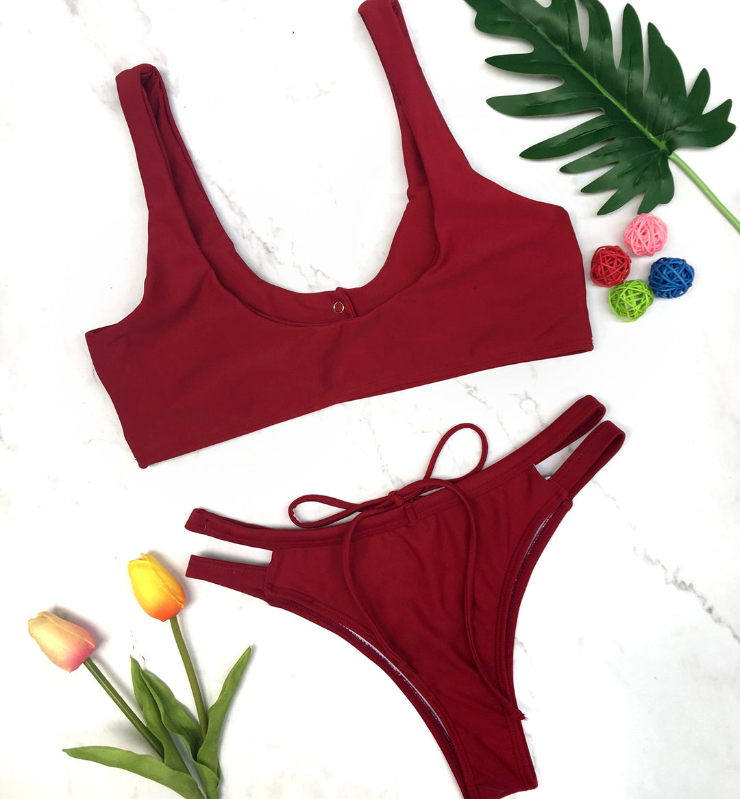 Dame bikini sæt med smagfulde cut-out detaljer og moderne knytedetalje Stilla