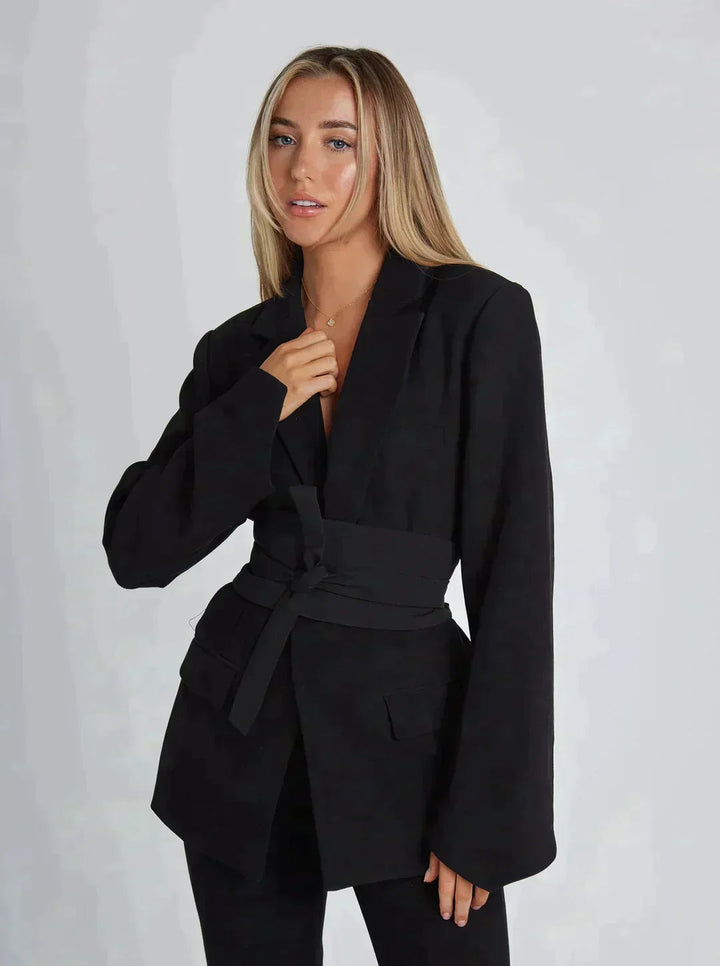 Stilla | Feminin Blazer Med Stilfuld Elegance