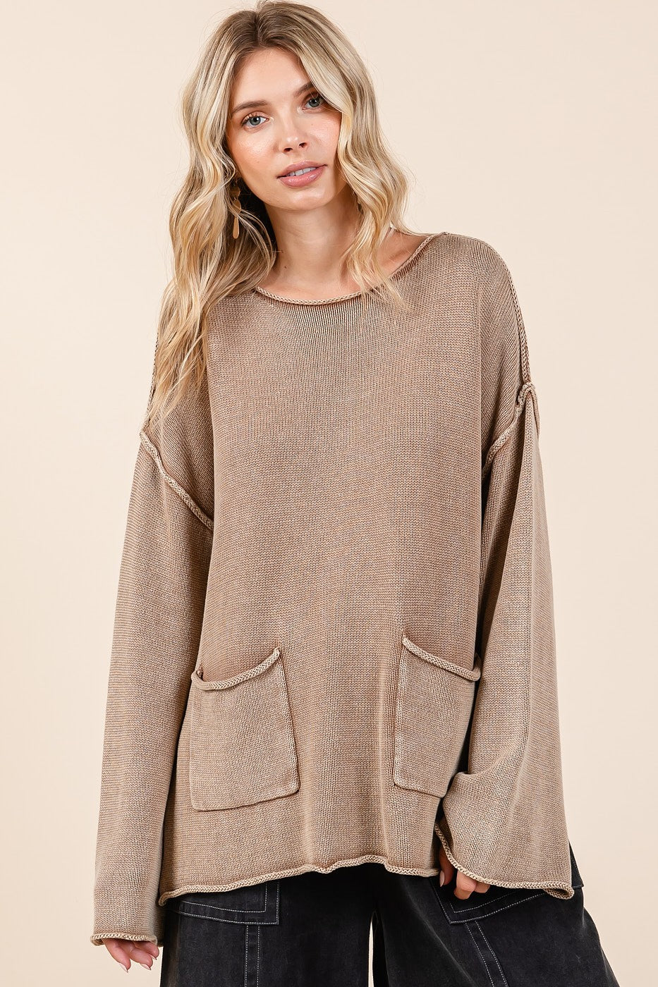 Stilla | Mittoshop Pullover med rå kant og påsyet lomme samt mineralvask