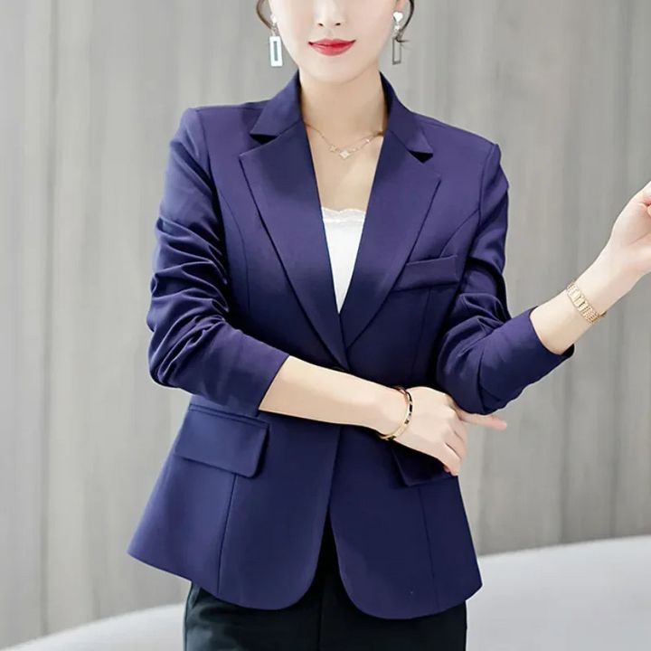 Stilla | Elegant Dame Blazer Med Knaplukning Ved Anklen