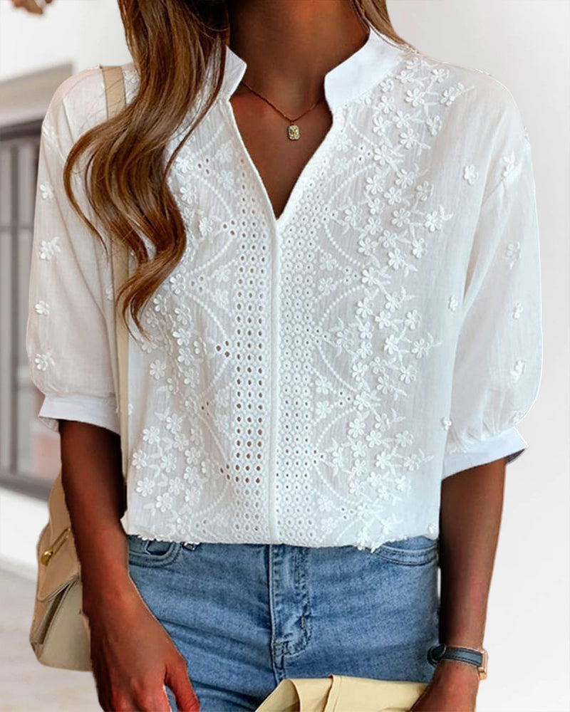 Stilla | Broderet V-hals Bluse