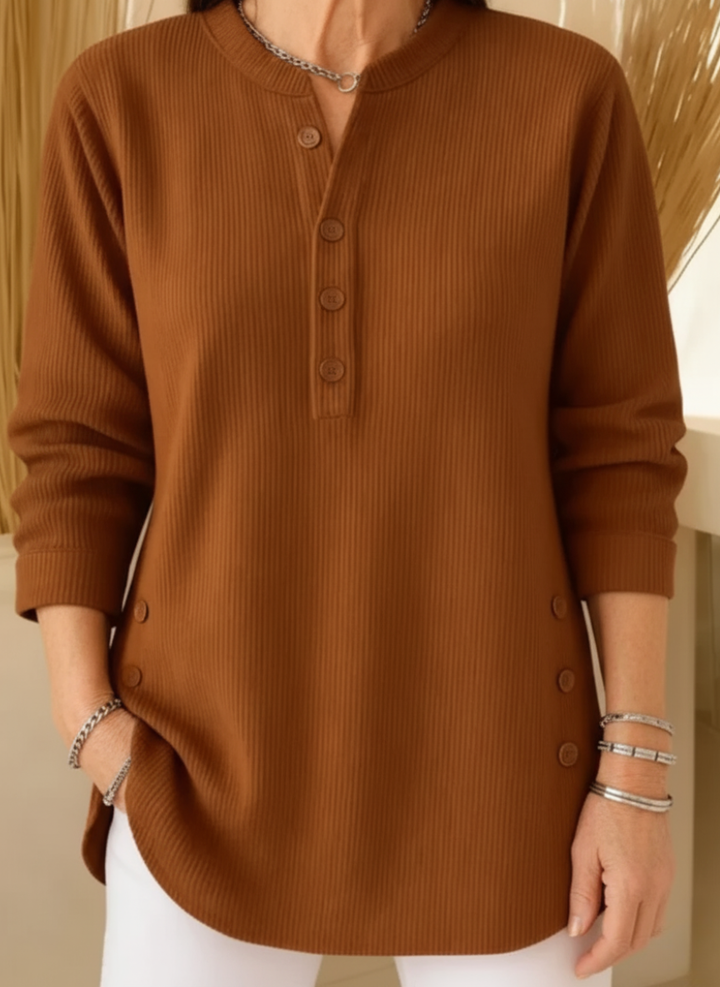 Stilla | Behagelig Sweater med Smart Knapdetalje