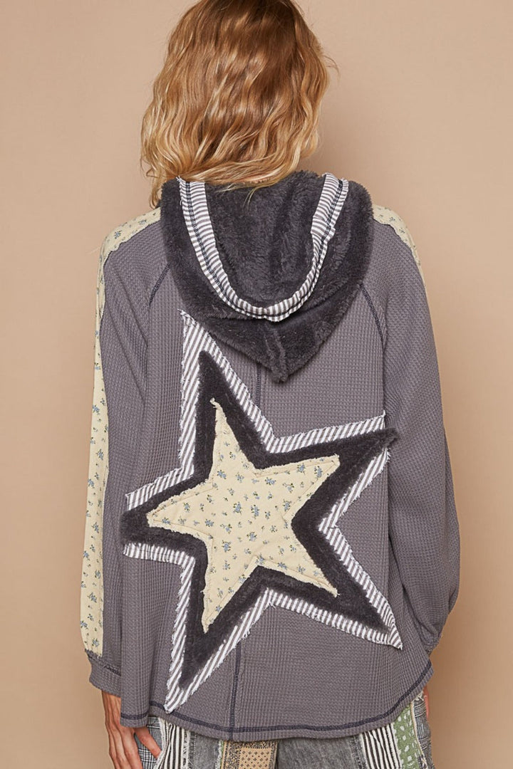 Stilla | Svedjakke Med Halv Lynlås og Stjerne Patch Af Blandingsfleece På Bagsiden