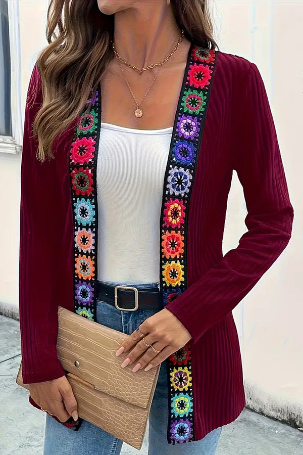 Stilla | Strikcardigan med blomsterkant og lange ærmer