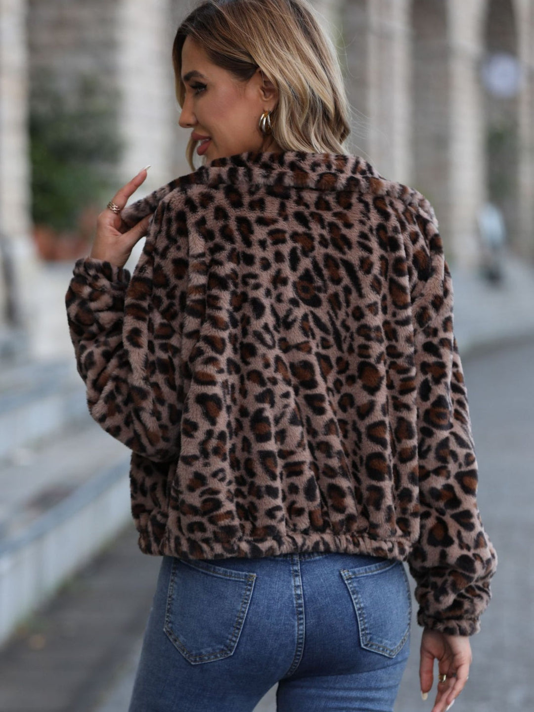 Stilla | Jakke med leopardkrave og lynlås