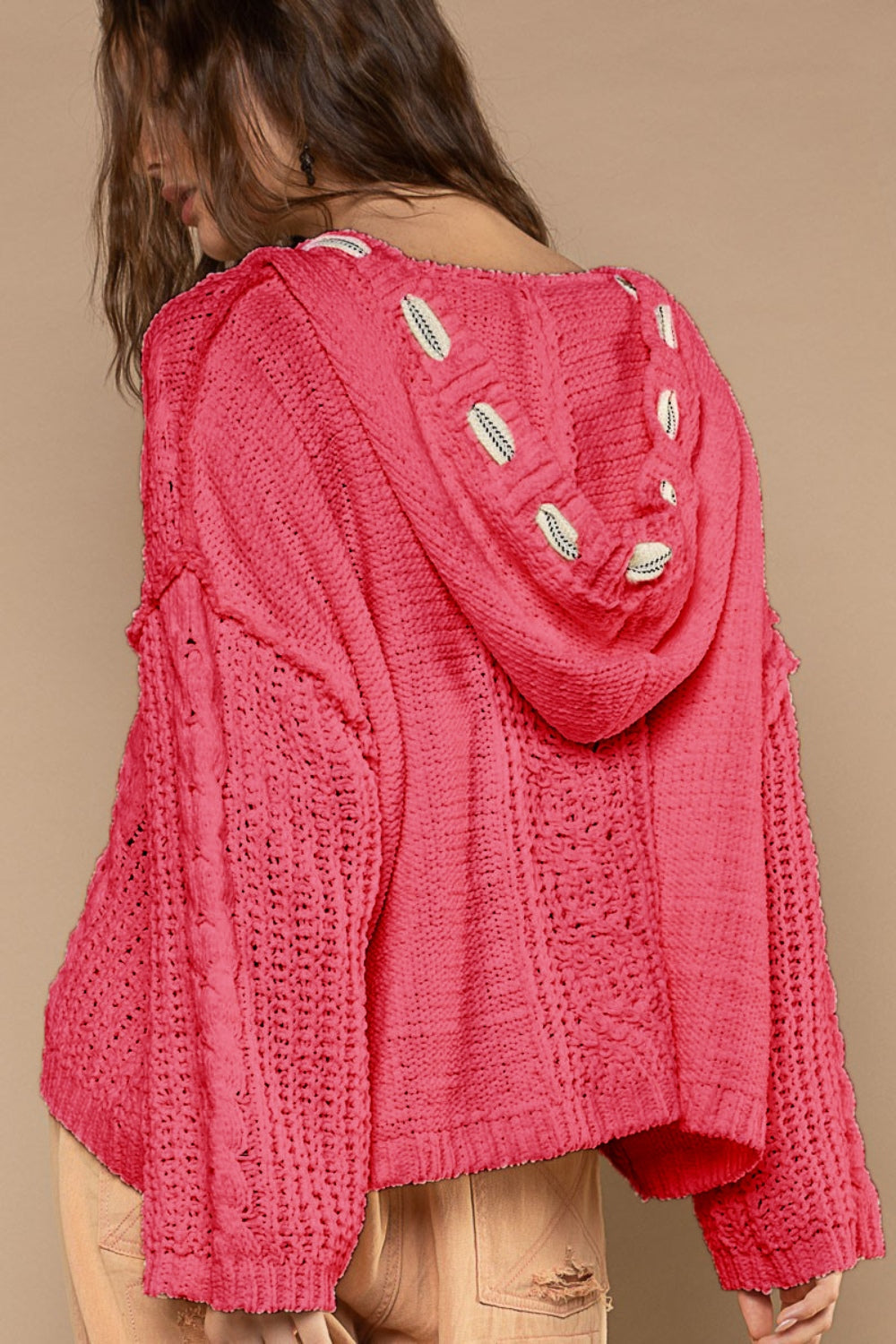 Stilla | Pullover i Chenille med Twisted Strik og Hætte